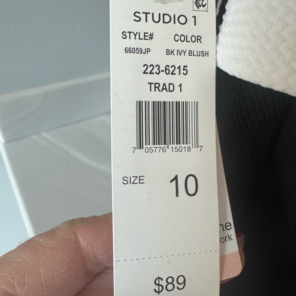 Studio 17 Black and White Ensemble - Picture 4 of 16